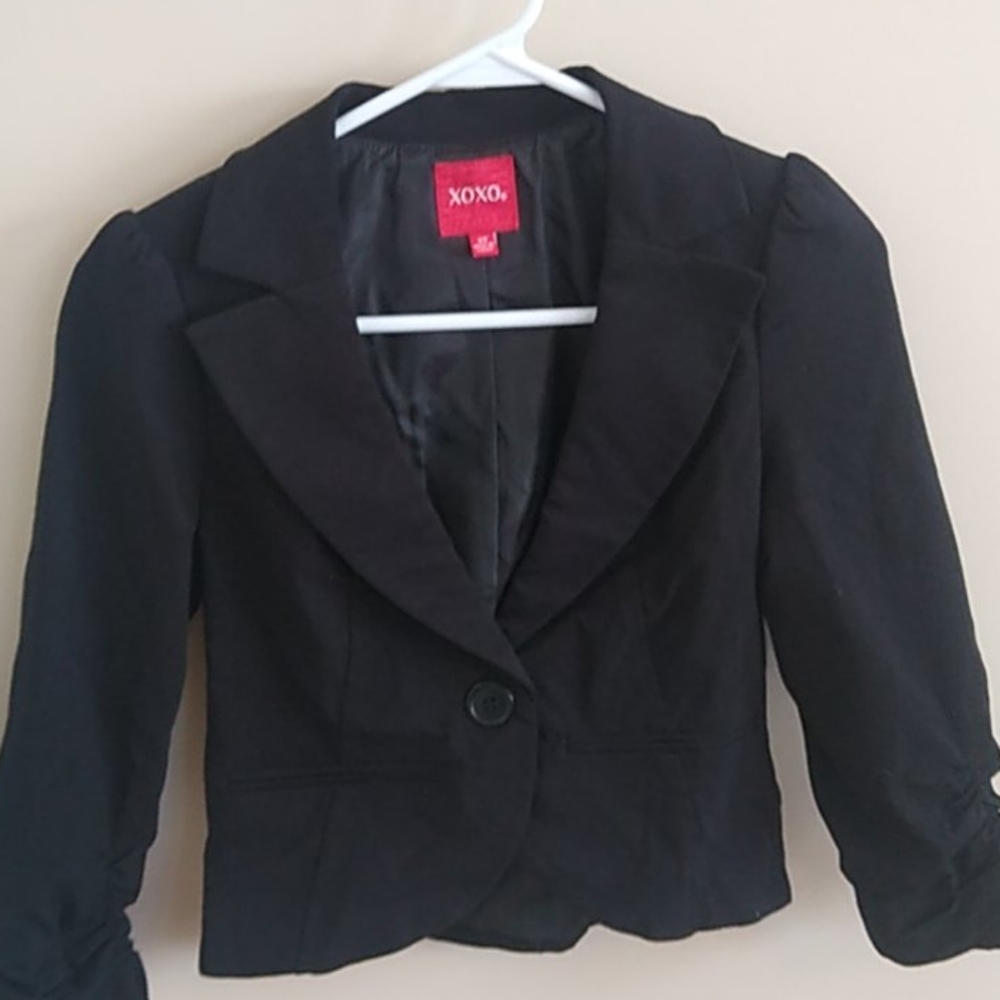 Cropped black blazer